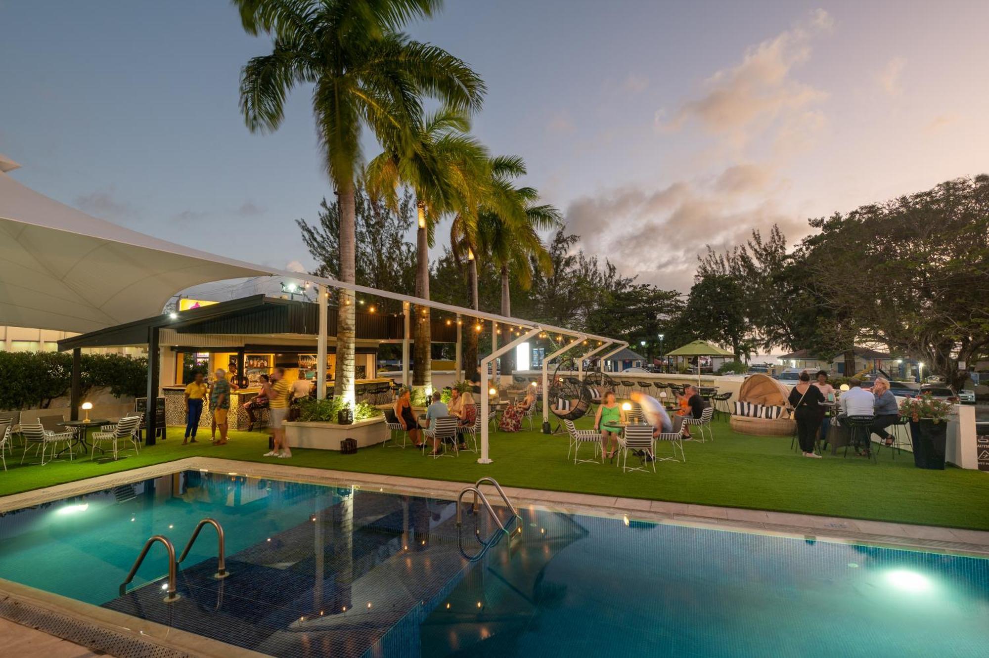 The Rockley By Ocean Hotels - Breakfast Included Μπριτζτάουν Εξωτερικό φωτογραφία