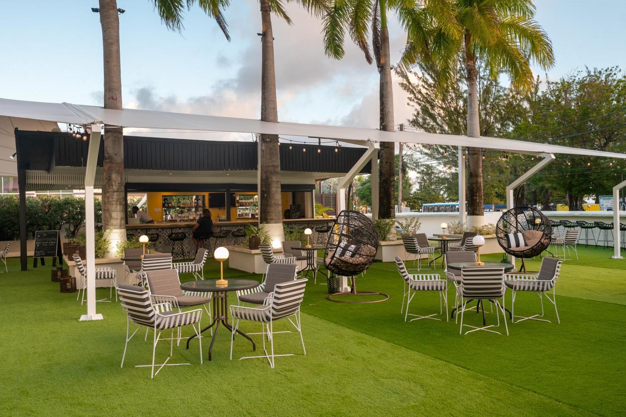 The Rockley By Ocean Hotels - Breakfast Included Μπριτζτάουν Εξωτερικό φωτογραφία